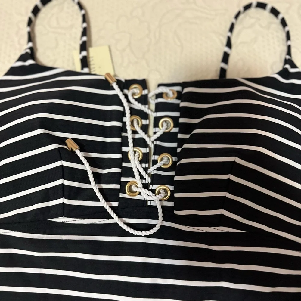 Sea Level Swim. Sealevelcharmarel Lace-Up. Size 8. Black and White - Picture 7 of 13